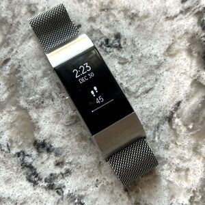 Fitbit Charge 2 HR Activity Tracker - Excellent Condition ⌚️🏃🏽‍♀️